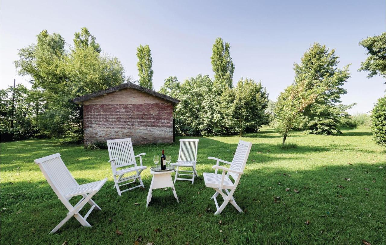 2 Bedroom Awesome Home In Taglio Di Po Ro Porto Viro Exterior photo
