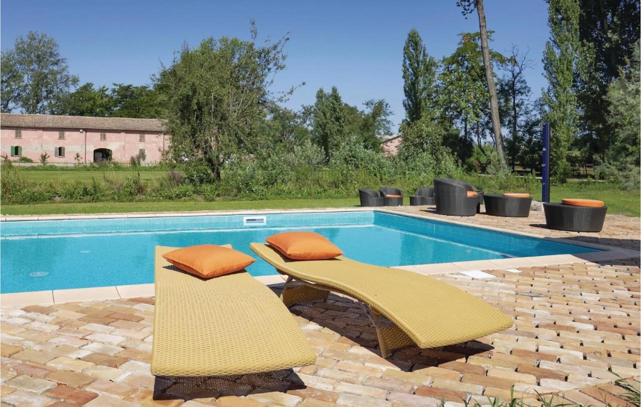 2 Bedroom Awesome Home In Taglio Di Po Ro Porto Viro Exterior photo